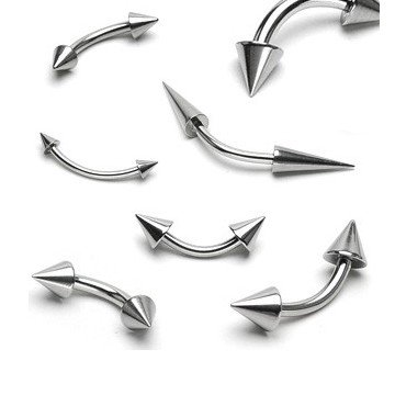 Rook Piercing mit Kegel
