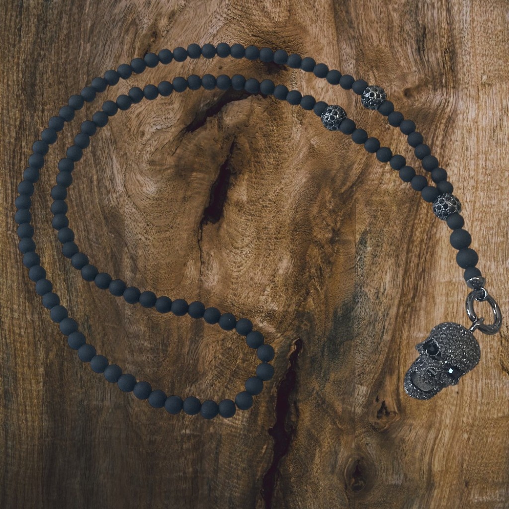 Schwarze Bikerkette für Damen mit Totenkopf-Anhänger