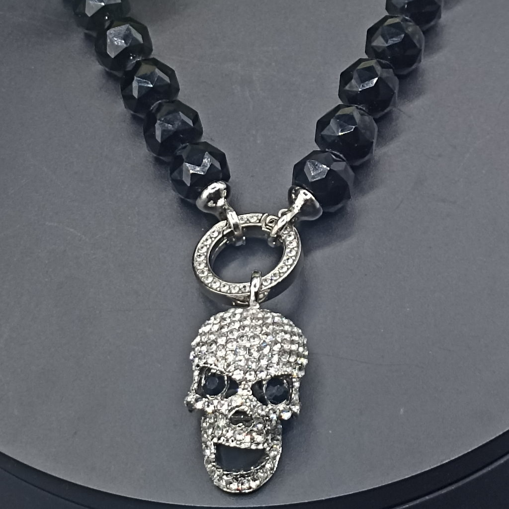 Schwarze Bikerkette mit Totenkopf