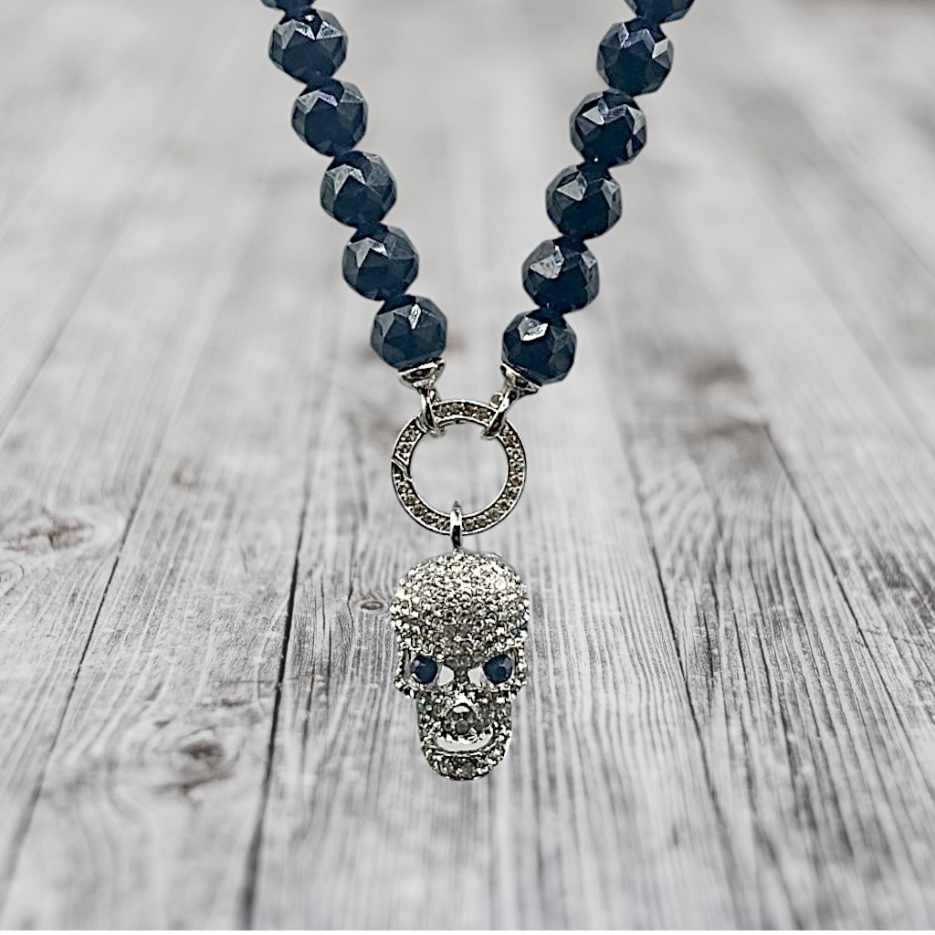 Schwarze Bikerkette mit Totenkopf