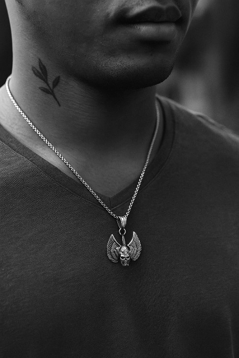 Kettenanhänger Totenkopf mit Flügel