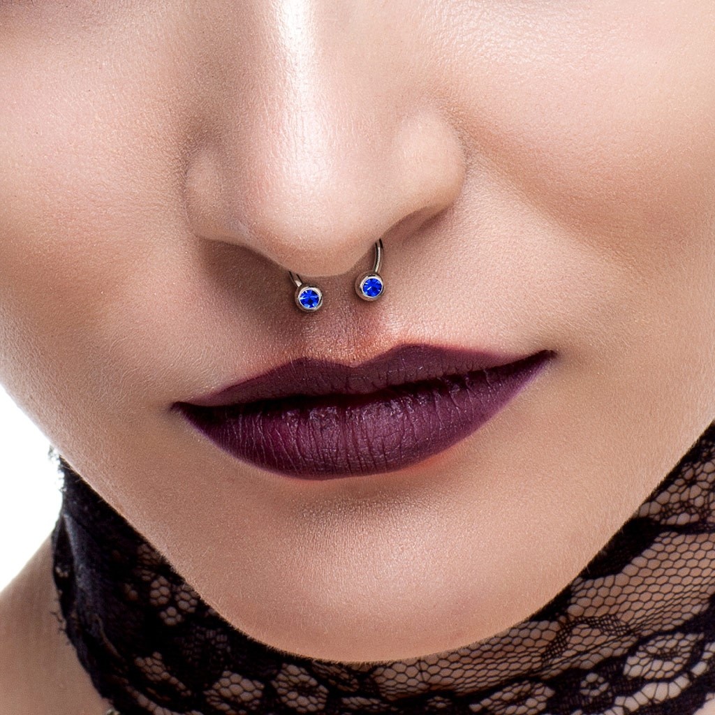 1,2 mm Hufeisen Ring mit 2 Kristallkugeln