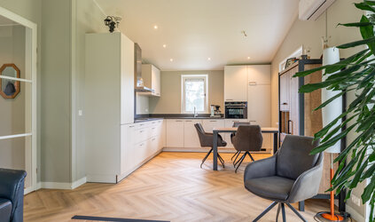 EcoDim recessed spotlights and dimmers in prefab houses by Oosthuis