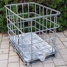 IBC Gitterbox weitmaschig auf Metallpalette