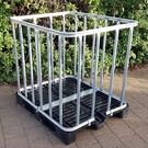 IBC Gitterbox NEU mit vertikalen Stäben auf Vollkunststoffp.