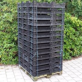 65 Kunststoffkisten inkl. Holzpalette