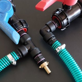 Verbindung 2 Wassertanks mit 2-Zoll-Auslauf nebeneinander mit Schlauch