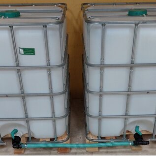 Verbindung 2 Regenwassertanks mit 2-Zoll-CAMLOCK Auslauf nebeneinander mit Schlauch