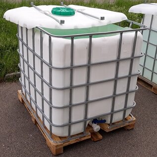 Regentonne weiss 1000 Liter offen mit Deckel auf Holzpalette