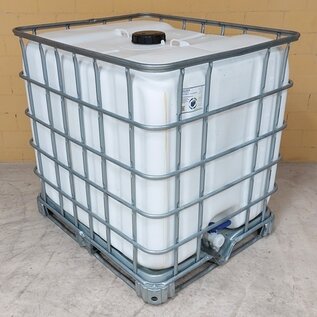 1000 Liter IBC Wassertank weiss bis schwarz auf Metall- oder Metall-PE-Palette