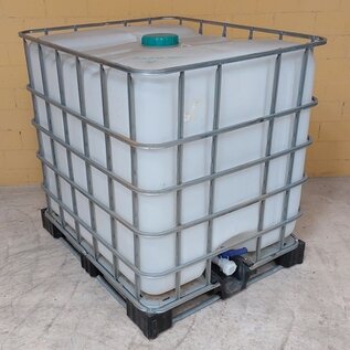1000 Liter IBC Wassertank weiss bis schwarz auf Metall- oder Metall-PE-Palette