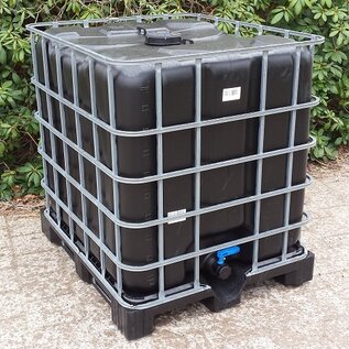 REGENWASSERTANK 1000-Liter SCHWARZ auf KUNSTSTOFFPALETTE mit Algenschutz