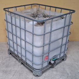 IBC Abfall-Behälter 1 Kubik auf Stahlpalette gebraucht