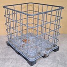 IBC Gitterbox weitmaschig auf PE-Palette mit Metallboden