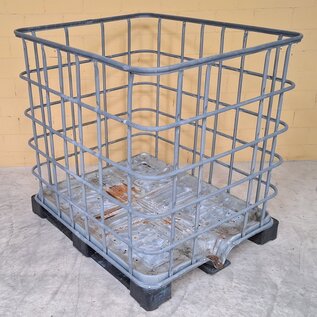 IBC Brennholz Gitterbox weitmaschig auf PE-Palette mit Metallboden