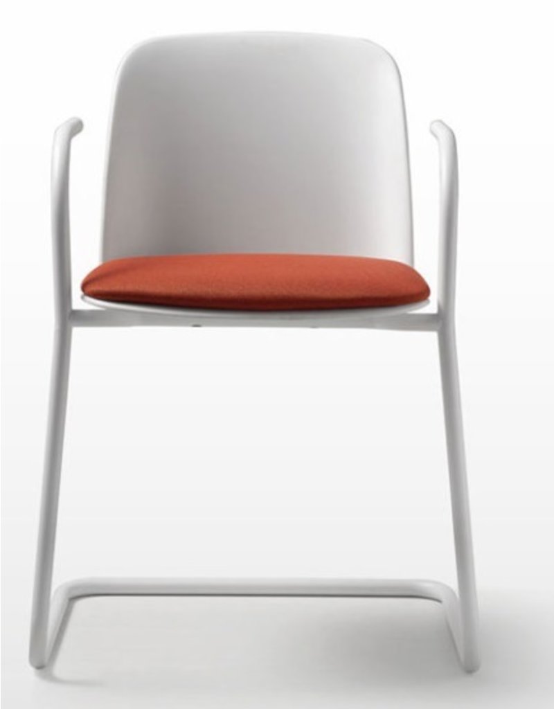 Quinti Quinti Deep Plastic stoel met sledeframe en armleggers
