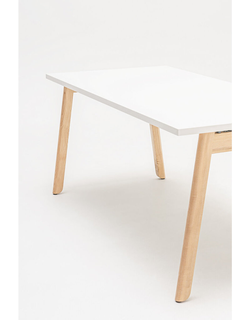 bron chrysant Is MDD OGI-B bureau met mooie schuine houten poten - Design Online Meubels