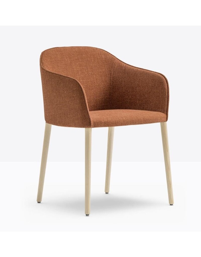 Pedrali Pedrali Laja 2 gestoffeerde fauteuil met houten poten