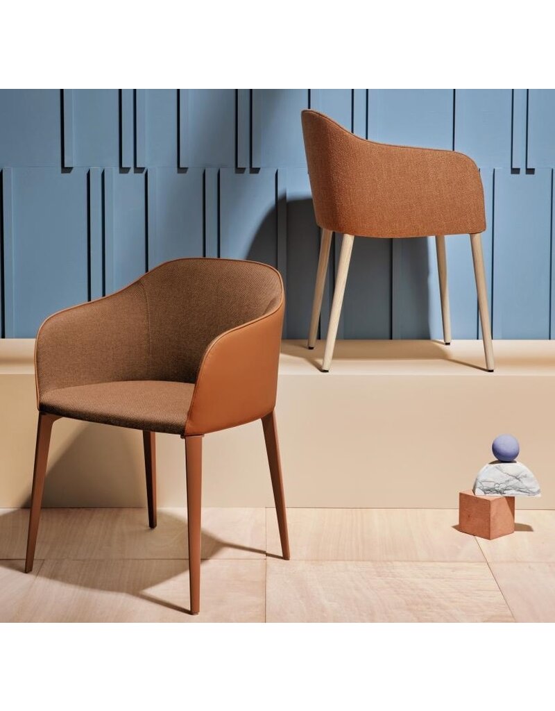 Pedrali Pedrali Laja 2 gestoffeerde fauteuil met aluminium poten