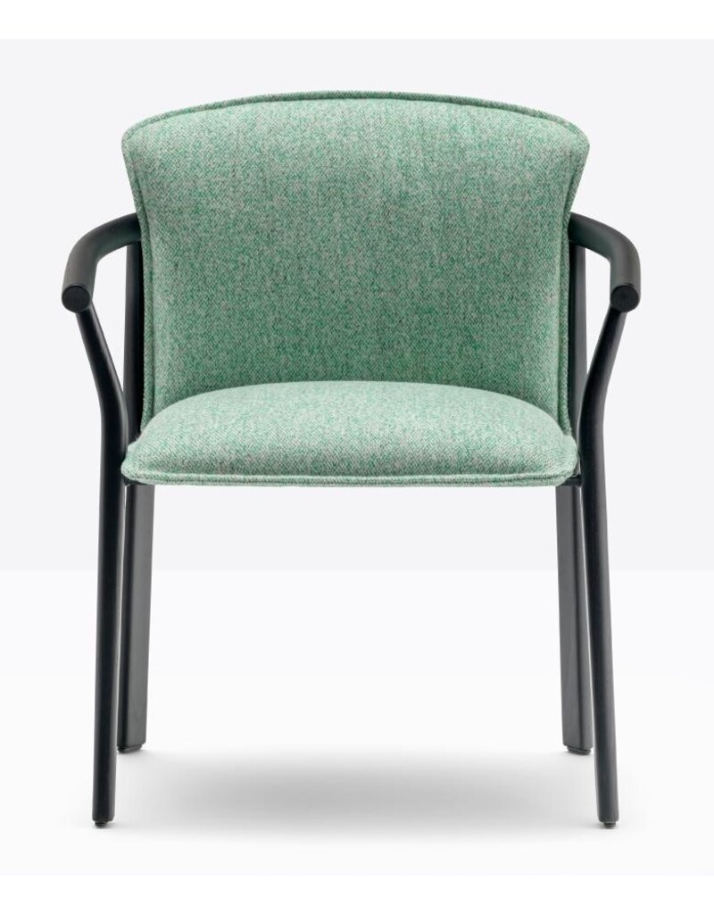 Pedrali Pedrali Lamorisse stoel met omhullend kussen en houten frame