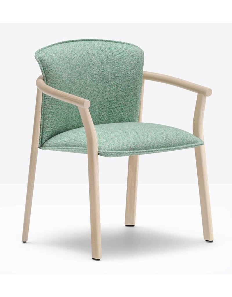 Pedrali Pedrali Lamorisse stoel met omhullend kussen en houten frame