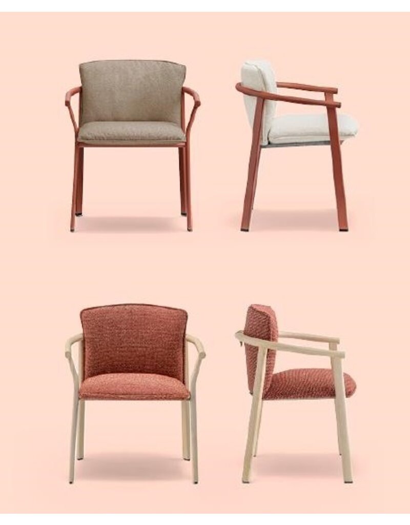 Pedrali Pedrali Lamorisse stoel met omhullend kussen en houten frame