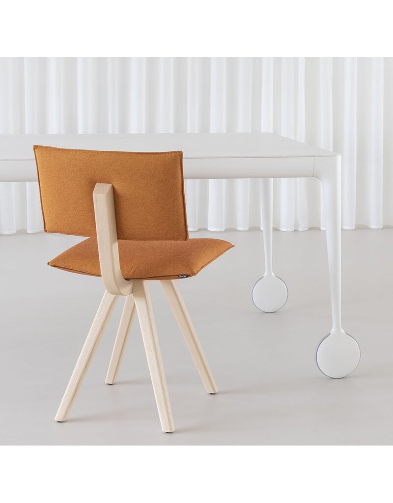 Magis Magis Trave  stoel essenhouten frame en zitting van afneembare stof