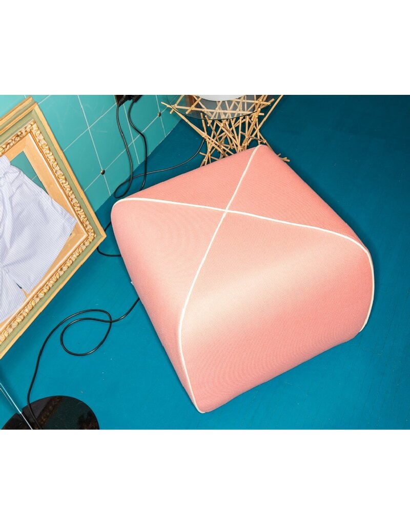 B-Line B-Line Crossed poef