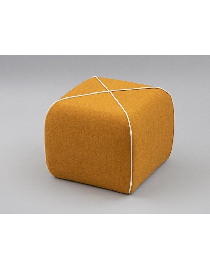 B-Line B-Line Crossed poef