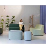 Cascando Cascando Pully triangular poef met tuigleren handgreep