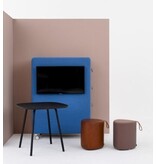 Cascando Cascando Pully triangular poef met tuigleren handgreep