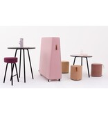 Cascando Cascando Pully triangular poef met tuigleren handgreep