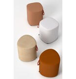 Cascando Cascando Pully triangular poef met tuigleren handgreep