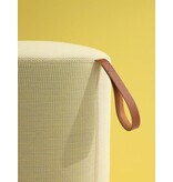 Cascando Cascando Pully triangular poef met tuigleren handgreep