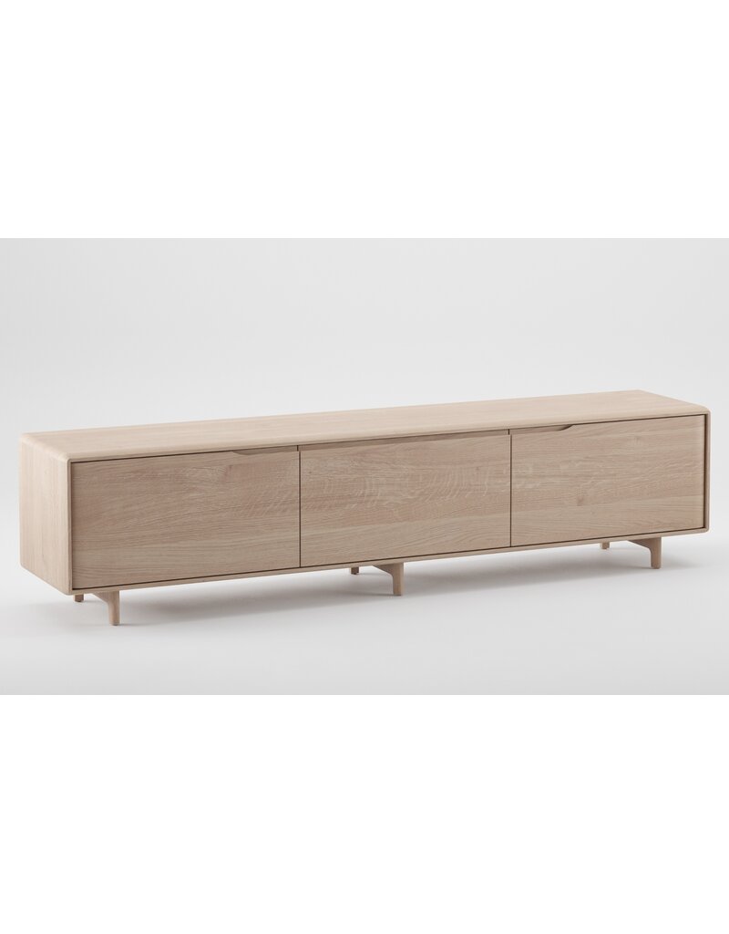 Artisan Artisan Invito massief laag houten dressoir