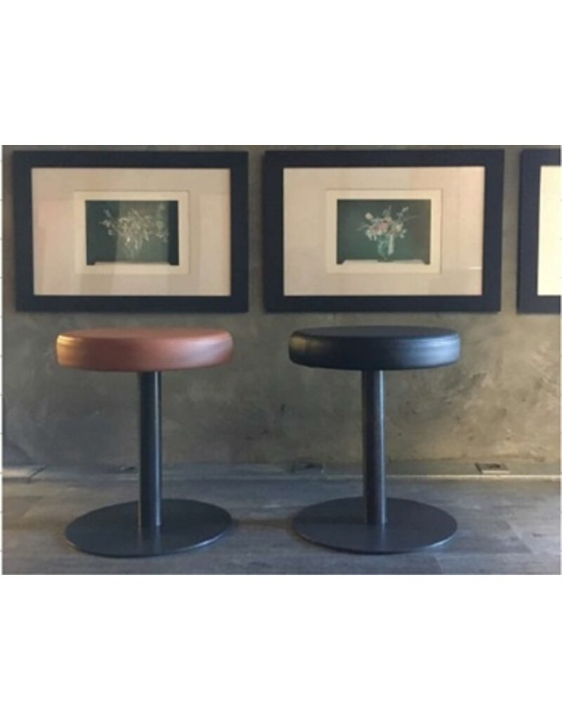 Be. Classics Be Classic Low Stool  kruk CG72-H47  Leather