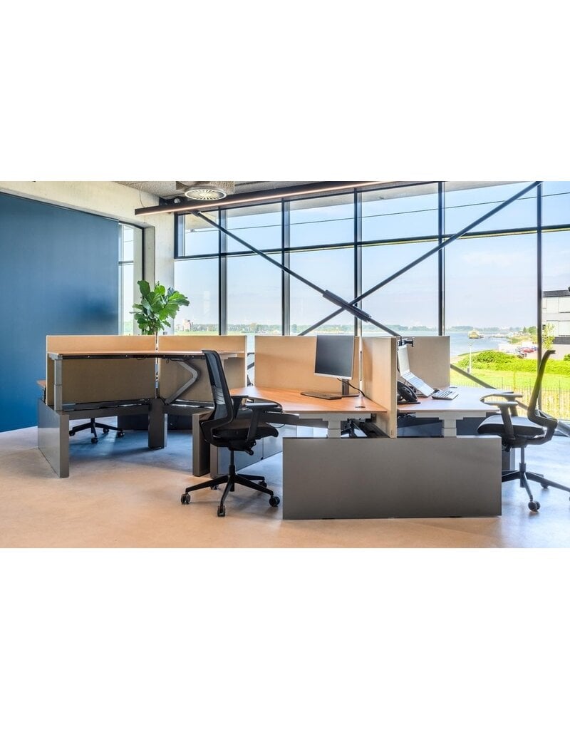 Voortman kantoormeubelen Voortman Hi-Tee zit-sta  3 persoons werkplek met zijwangen