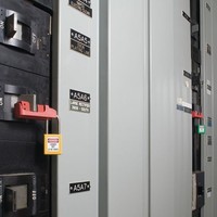 Grip-Tight circuit breaker lock-out 491B