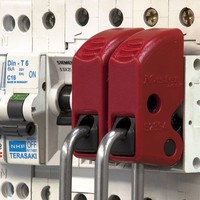 Universal circuit breaker lock-out S2394