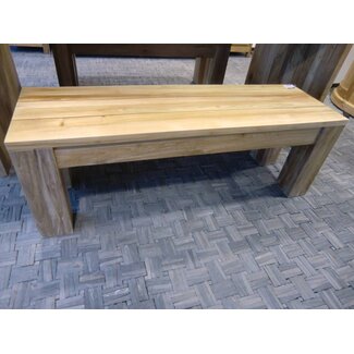 Bank met robuuste poten