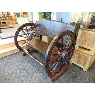 Bank met koetswielen