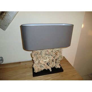 Lamp met houtsnijwerk