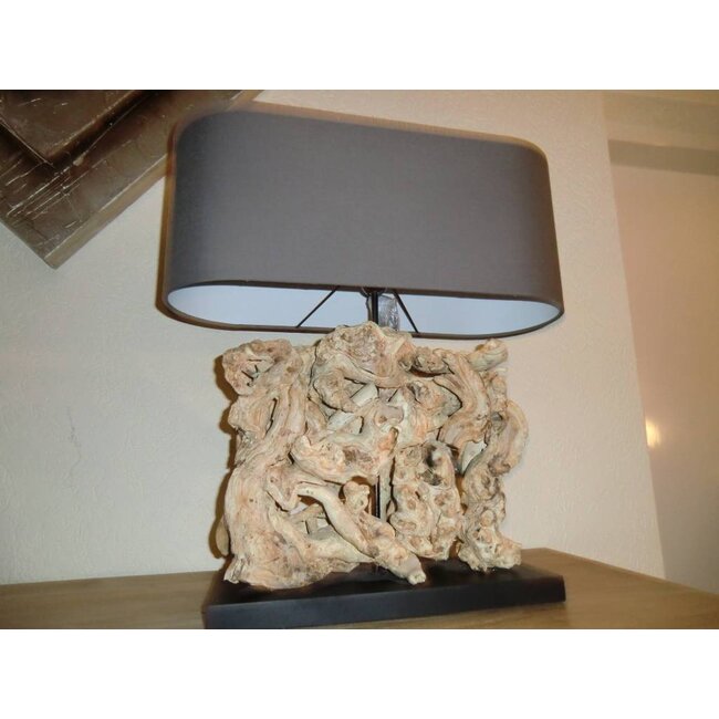 Lamp met houtsnijwerk