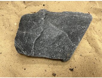 Selected Black Flat River Rock M 15-25cm