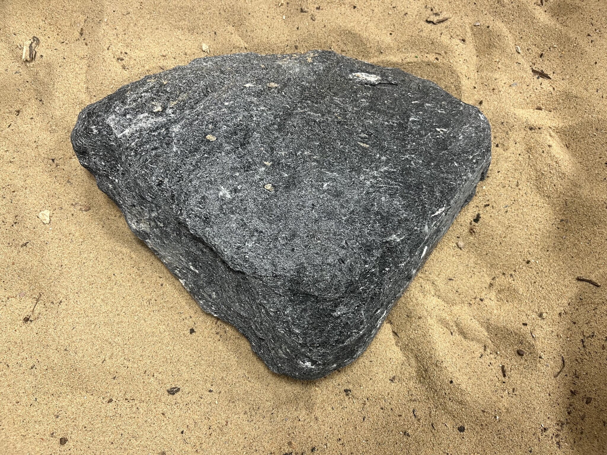 Selected Black Flat River Rock L 25-35cm