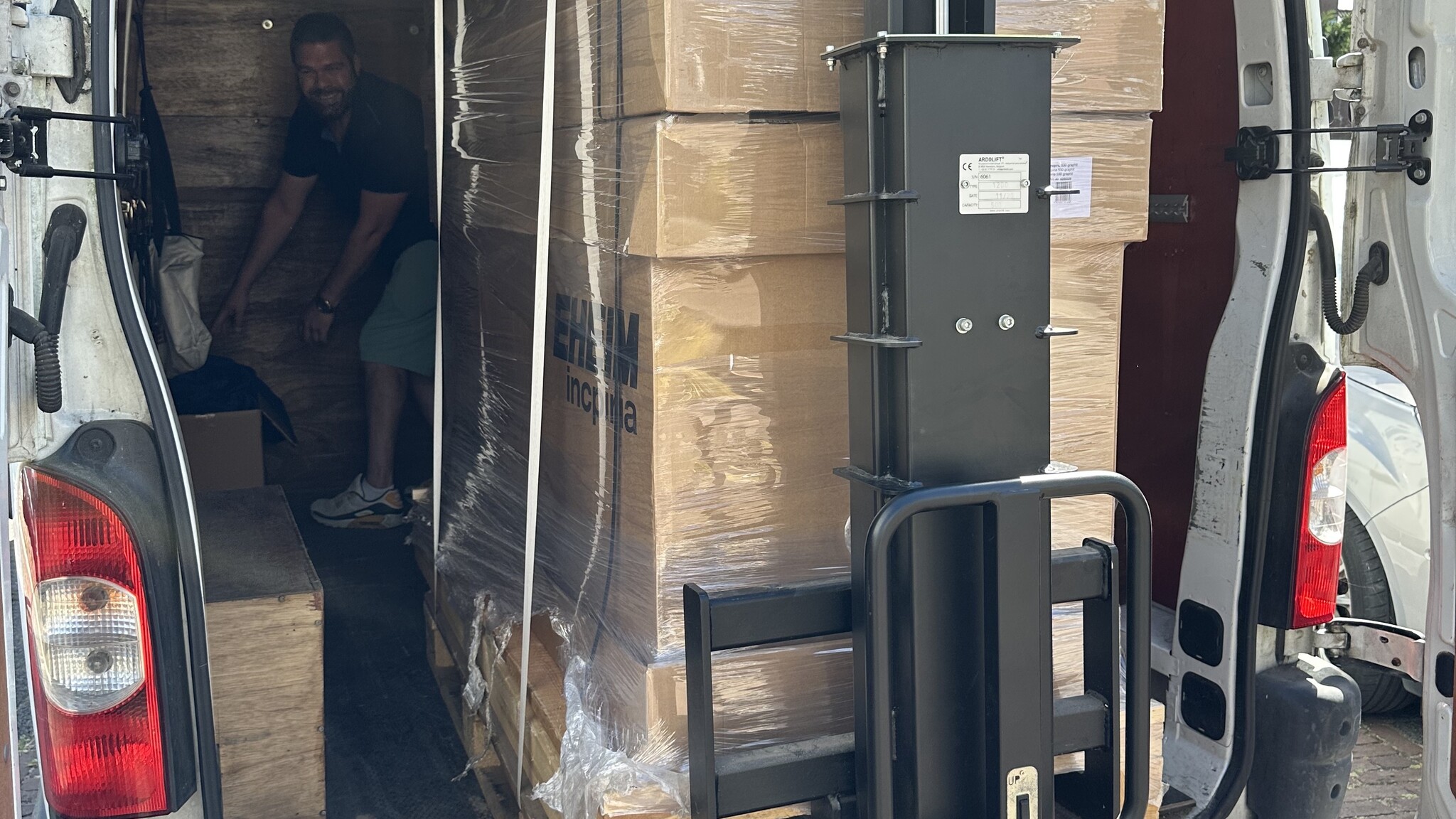 AquastoreXL: Specialist in zwembaden en aquaria – installatie, plaatsing & service