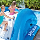 opblaasbare waterglijbaan met watersproeier