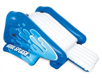 opblaasbare waterglijbaan met watersproeier