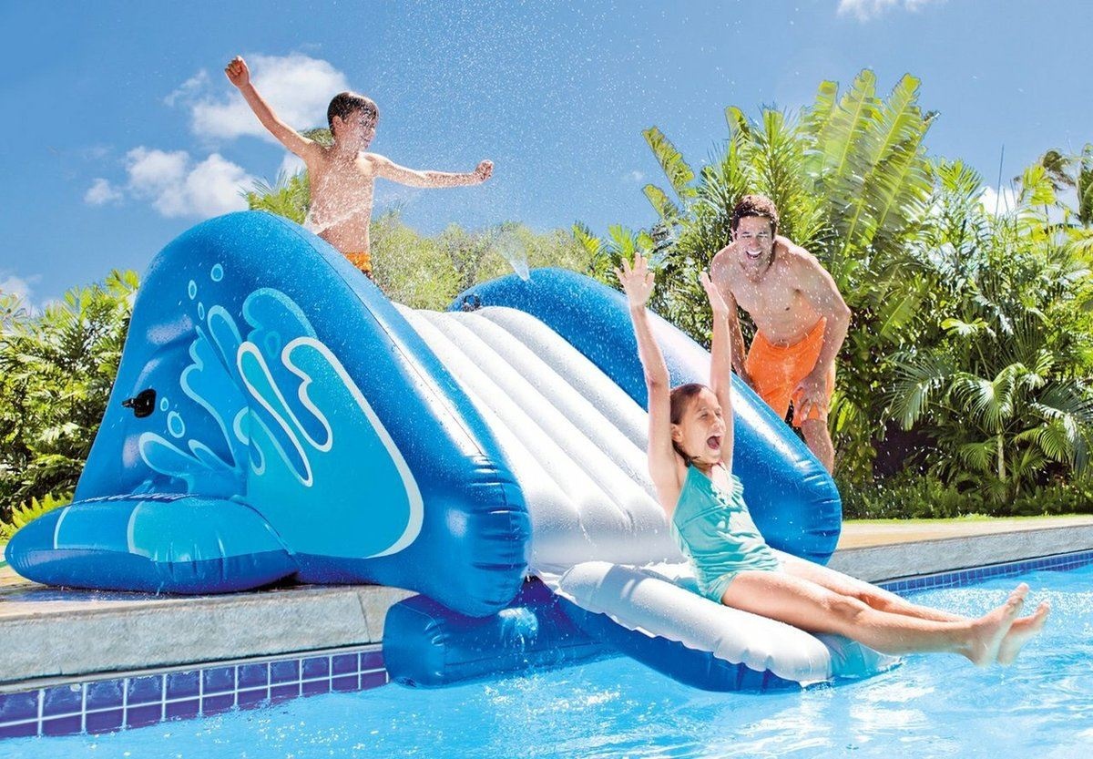 opblaasbare waterglijbaan met watersproeier