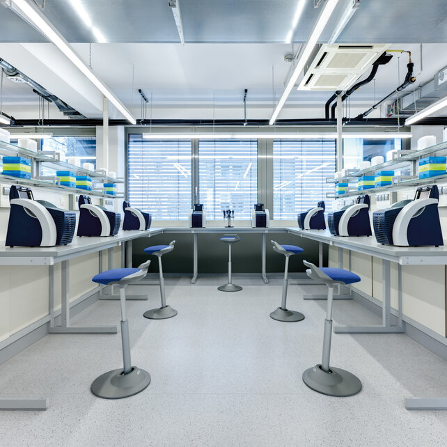 muvman kruk grijs - voet zwart muvman kruk grijs - voet zwart